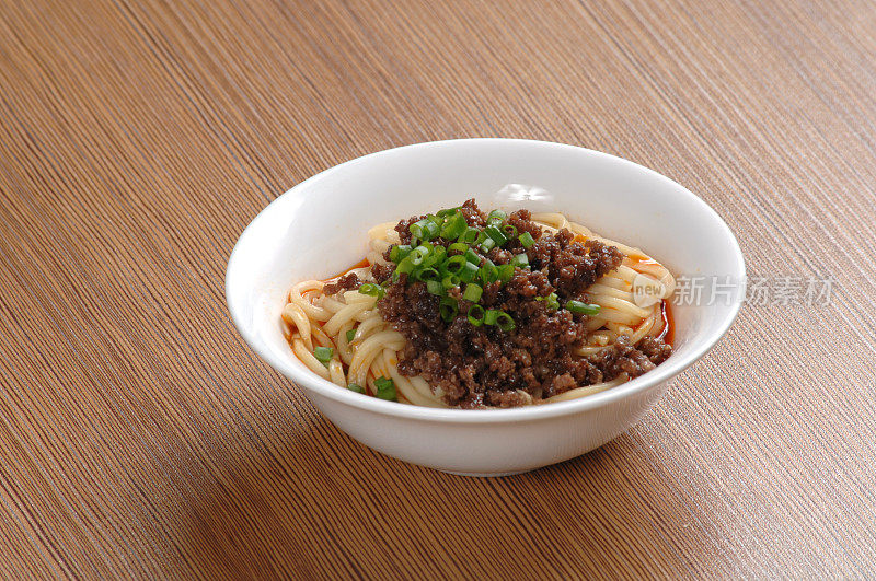 Minced pork noodles with chili oil sauce (臊子面)